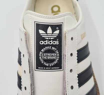 *NEU* Vintage 1980er Adidas Universal mit schwarzen Streifen UK 8,5 / EUR 42 2/3