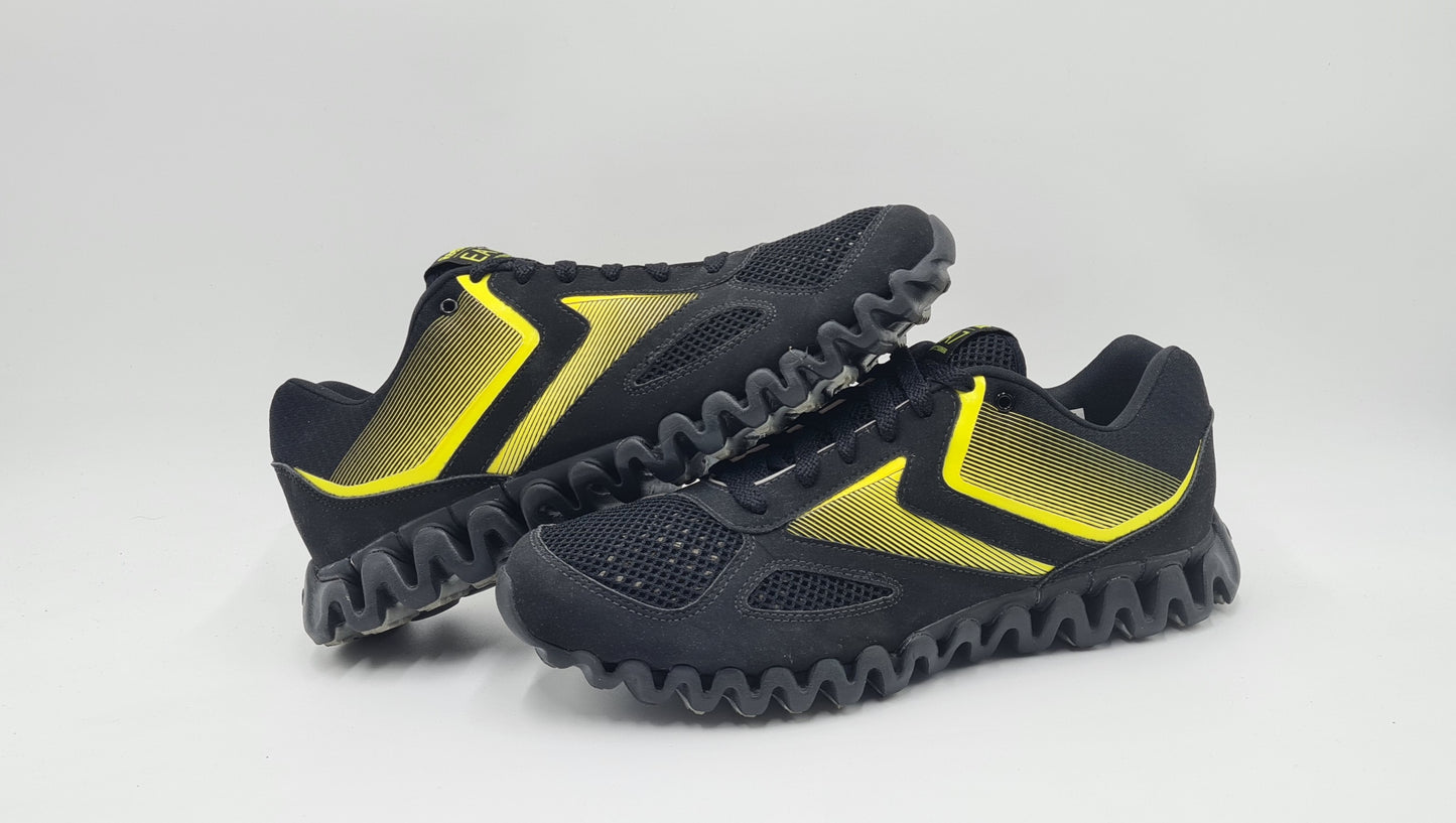 *LIKE NEW* 2011 Reebok x Emporio Armani EA7 Zig Racer Black UK 8.5 / EUR 42.5