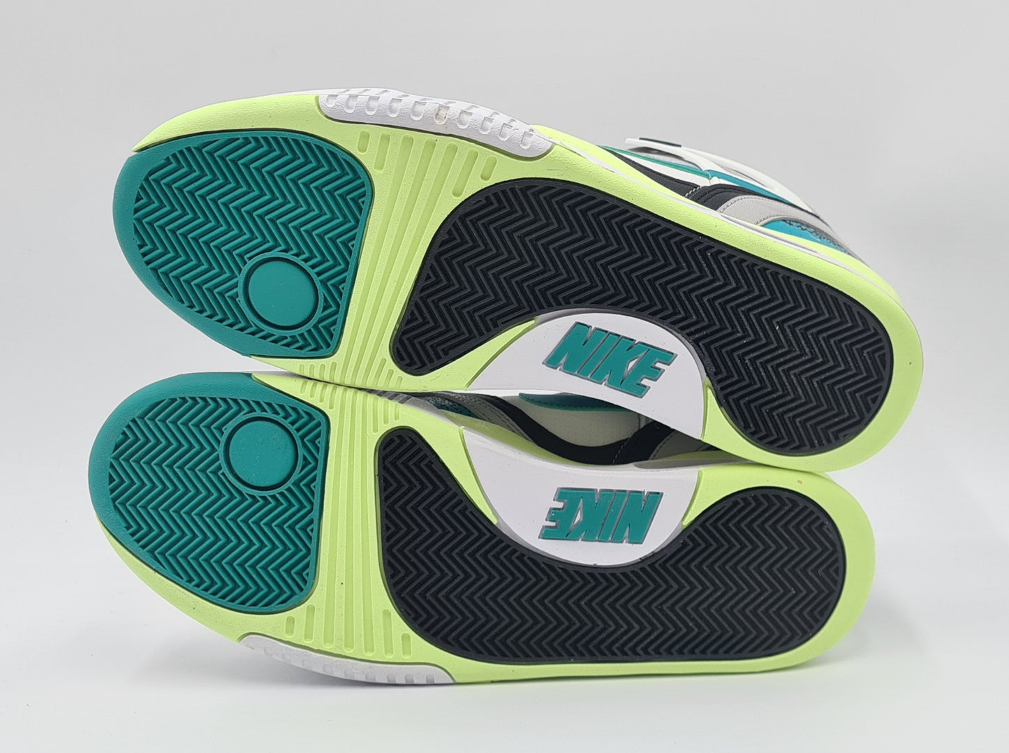 *NEU* 2014 Nike Air Tech Challenge II 'Turbo Grün' Agassi Gr. UK 8 / EUR 42,5