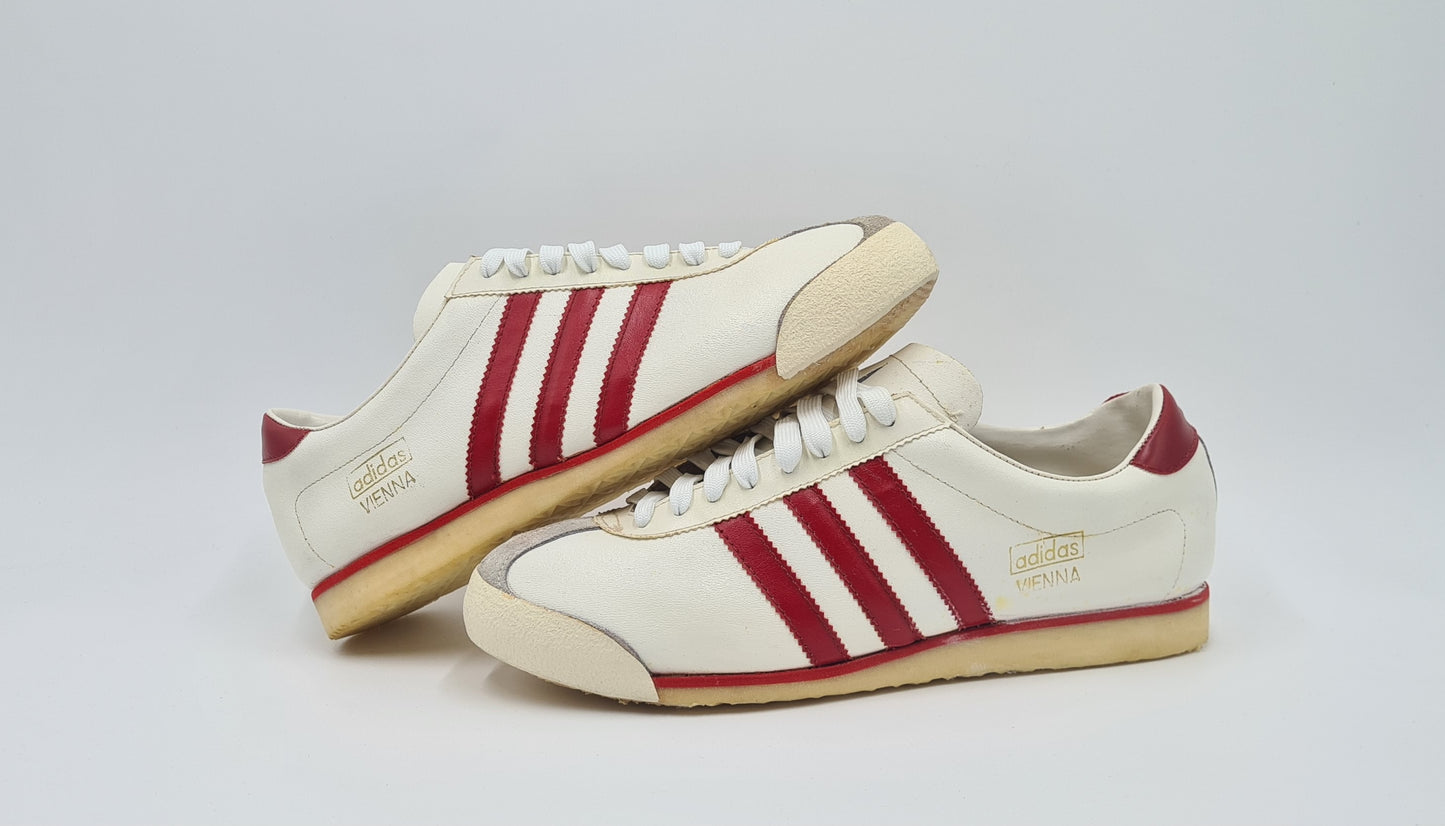 *WIE NEU* Vintage 1970er Adidas Vienna Yugoslavia 3 Riemen UK 10 / EUR 44 2/3