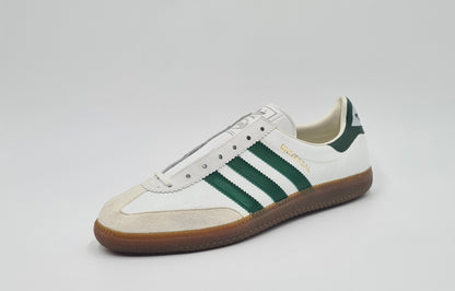 *NEU* Vintage 1980er Adidas Universal mit grünen Streifen UK 8 / EUR 42