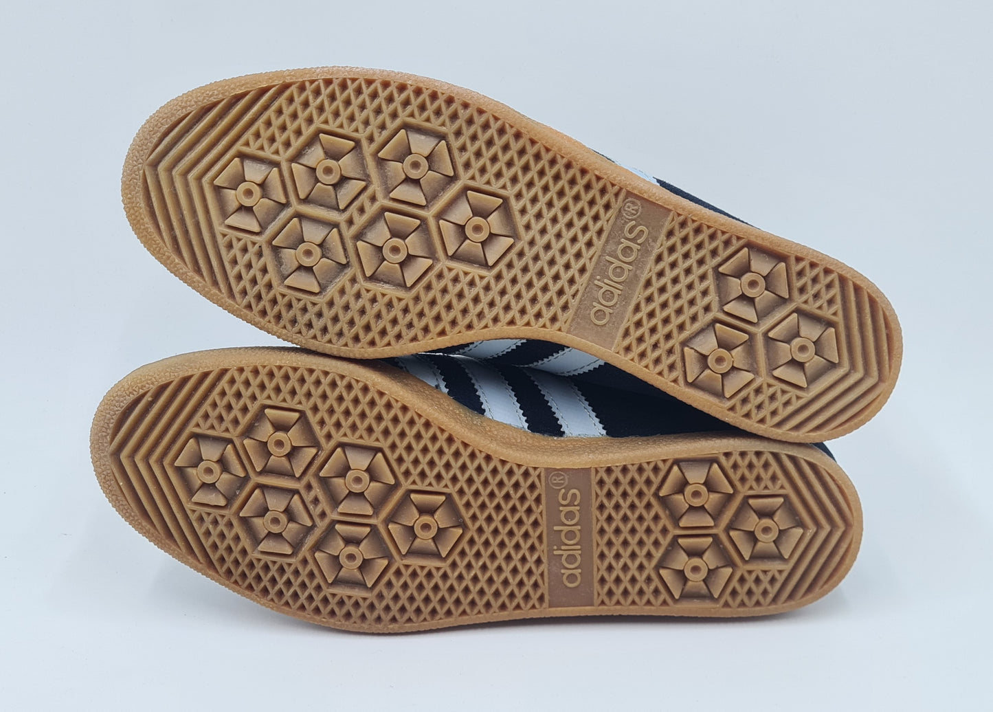 *WIE NEU* Vintage 1980er Adidas Berlin Yugoslavia UK 8 / EUR 42