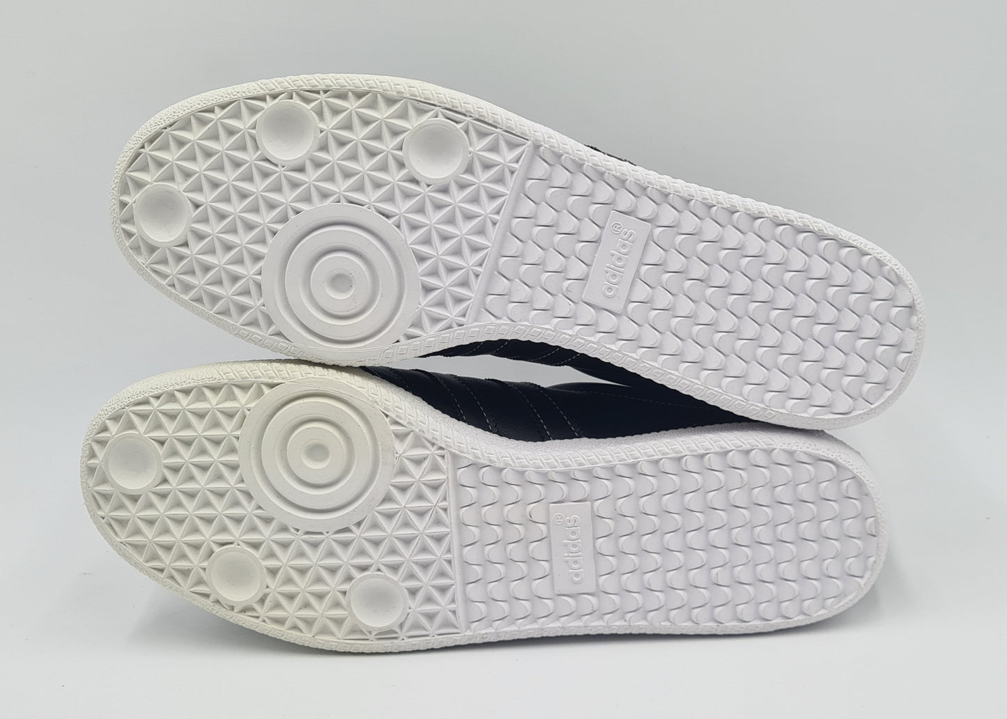 *NEU* 2007 Adidas Universal Retro Schwarz UK 10,5 / EUR 45 1/3