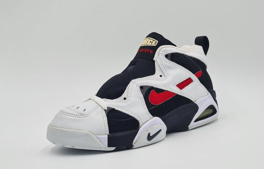 *NEU* Vintage Nike Air DVST8 Basketball Schuhe UK 6,5 / EUR 40,5