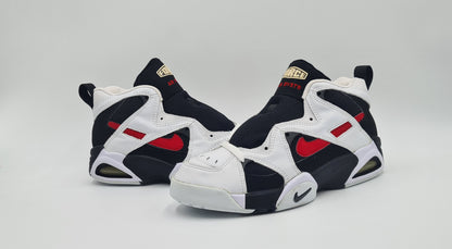 *NEU* Vintage Nike Air DVST8 Basketball Schuhe UK 6,5 / EUR 40,5