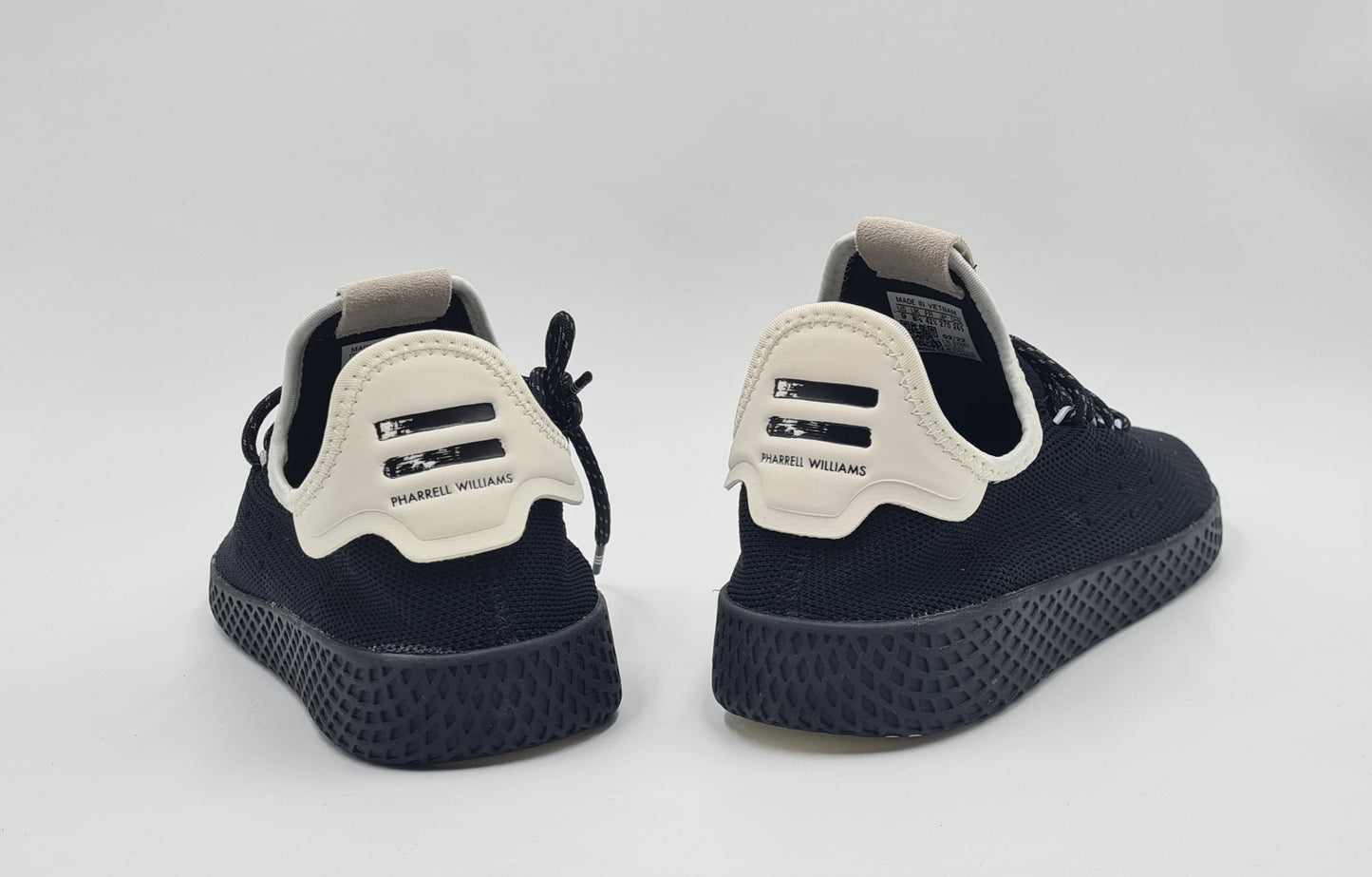 *NEU* 2022 Adidas Tennis HU Pharrell Williams Gr. UK 8,5 / EUR 42 2/3