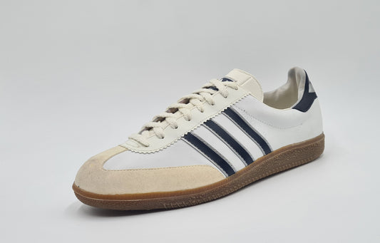 *TOP* Vintage 1993 Adidas Universal Made in Slovenia UK 10,5 / EUR 45 1/3