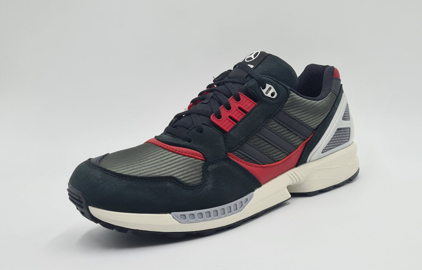 *NEU* 2025 Adidas x Mercedes AMG ZX 8500 UK 11 / EUR 46