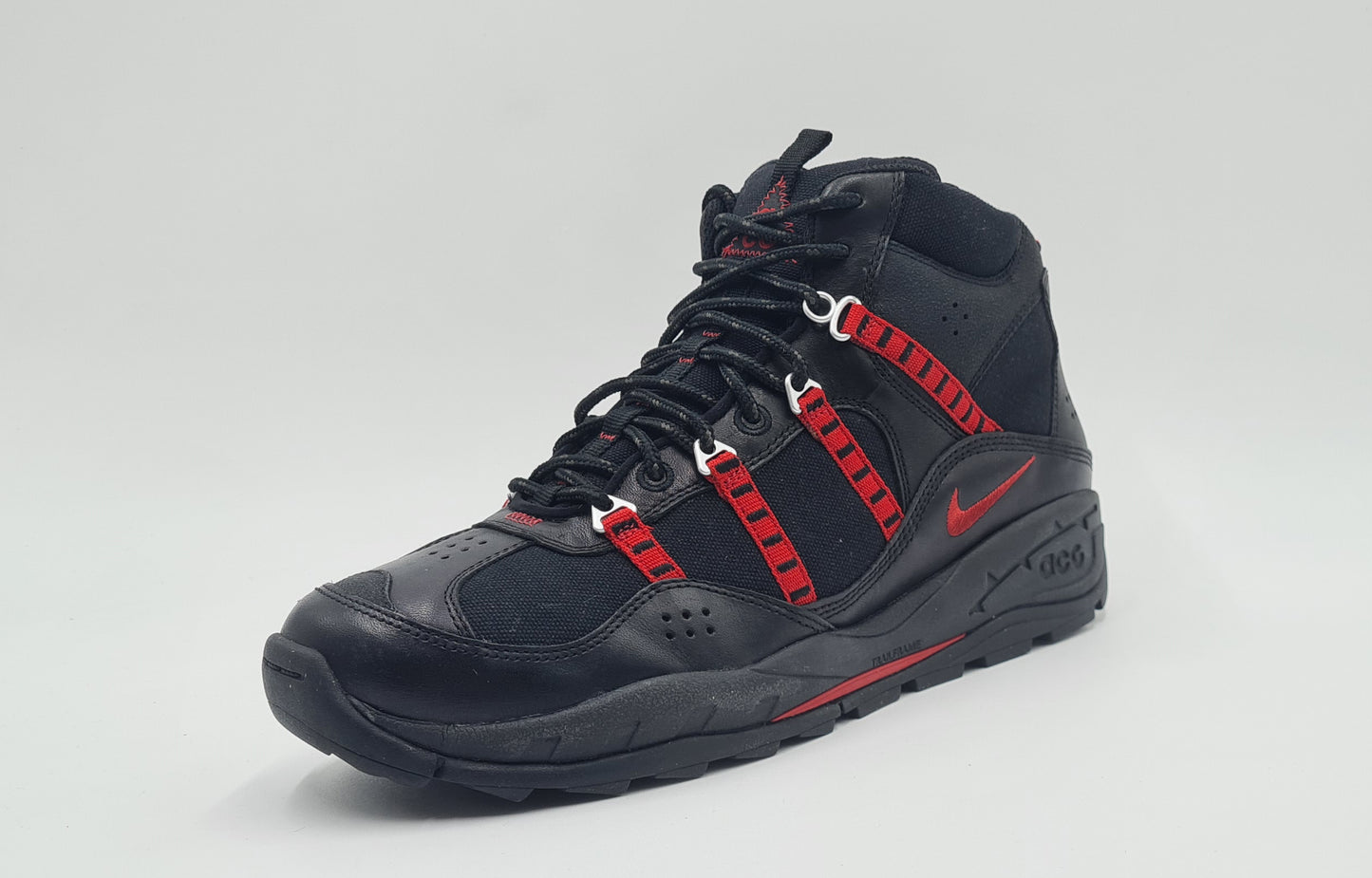 *WIE NEU* 2011 Nike Mada ACG 2K10 Winterschuhe Gr. UK 8,5 / EUR 43