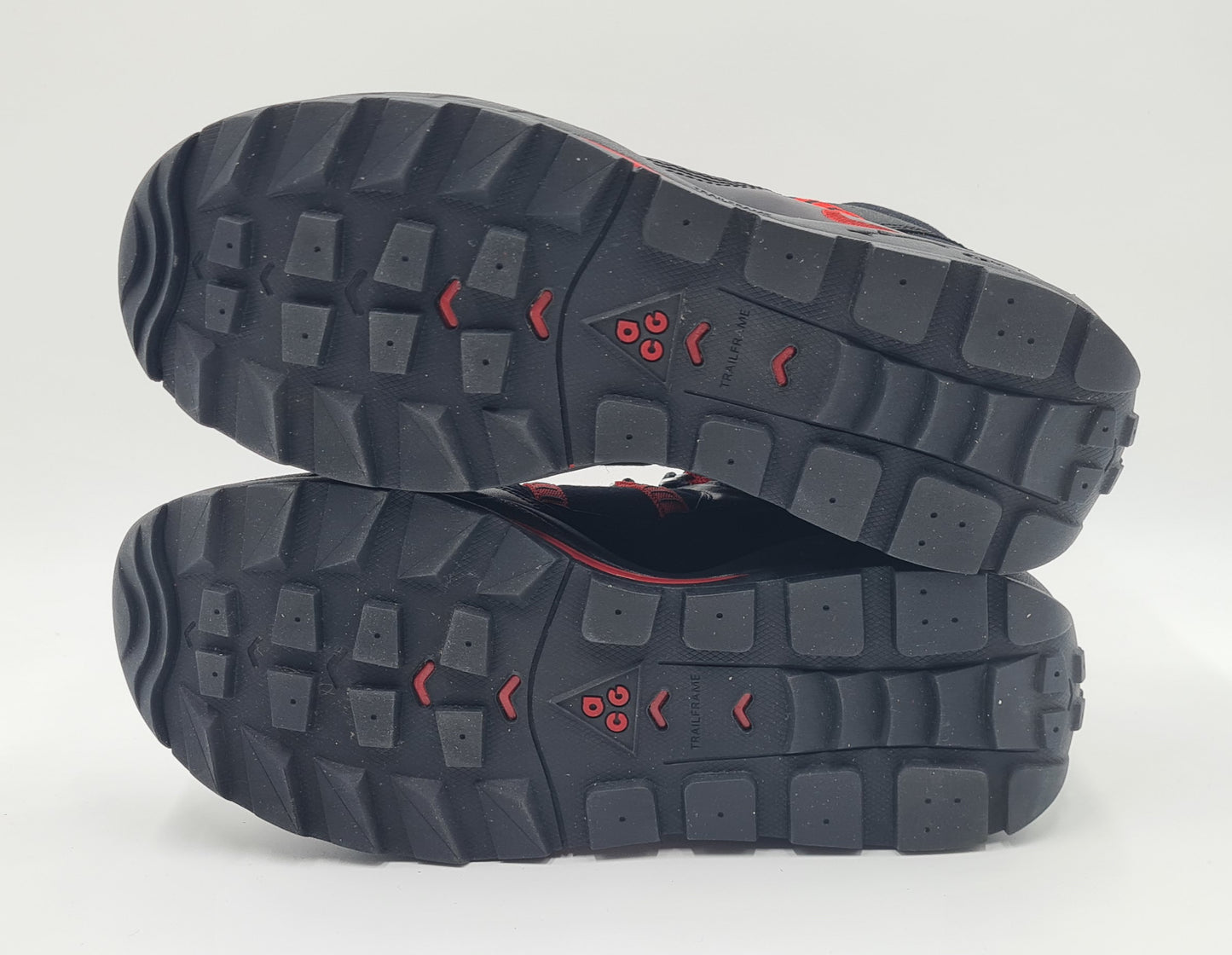 *WIE NEU* 2011 Nike Mada ACG 2K10 Winterschuhe Gr. UK 8,5 / EUR 43