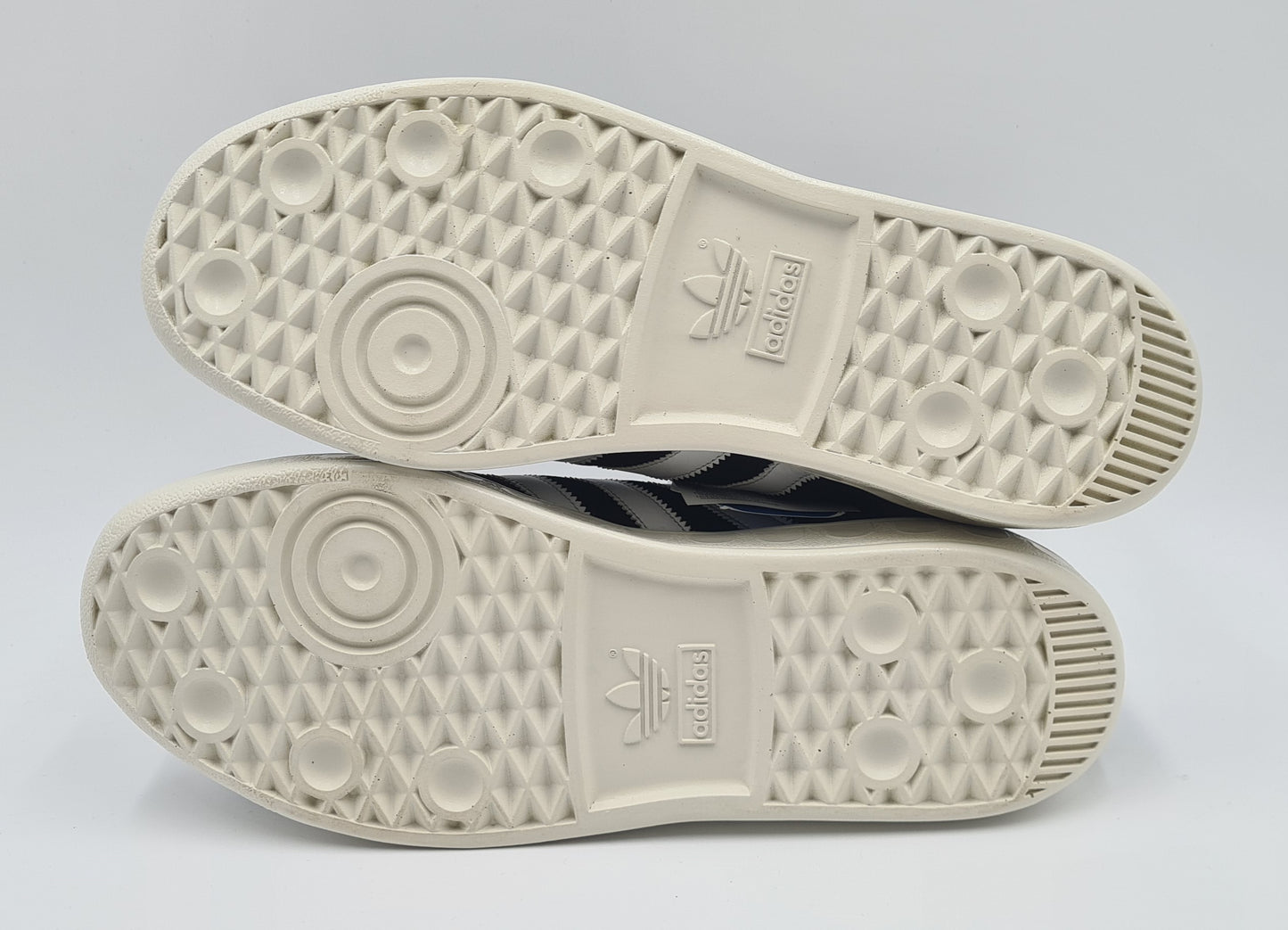 *NEU* 2008 Adidas Trimm Trab Retro Schwarz Gr. UK 10 / EUR 44 2/3