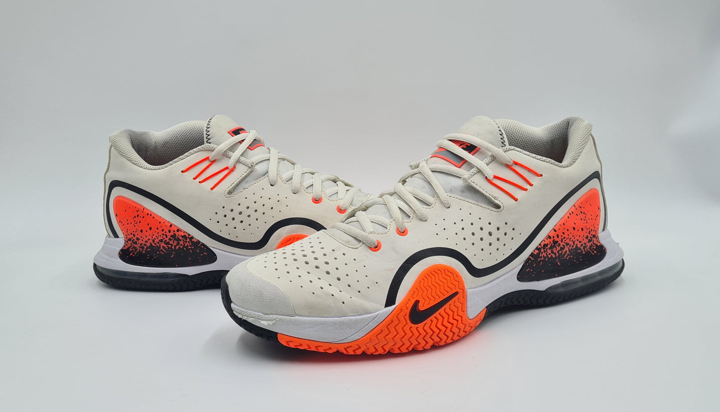 *Guter Zustand* 2019 Nike Court Tech Challenge 20 Lava Agassi Gr. UK 9,5 / EUR 44,5