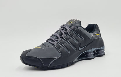 *TOP* 2012 Nike Shox NZ schwarz Gr. UK 7,5 / EUR 42