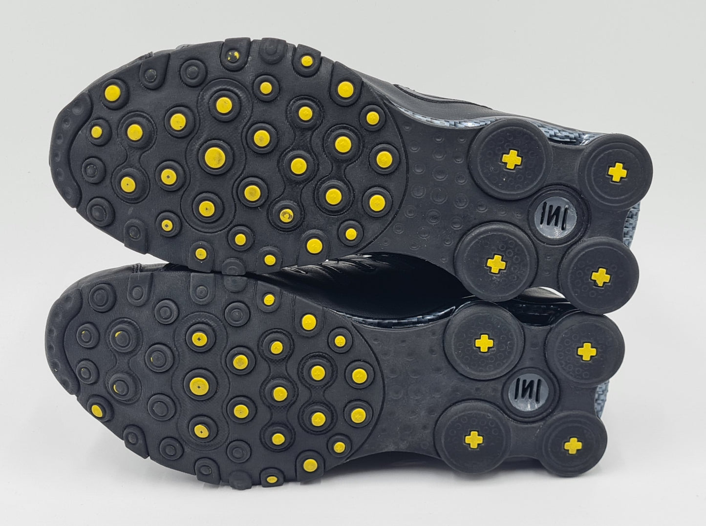 *TOP* 2012 Nike Shox NZ schwarz Gr. UK 7,5 / EUR 42