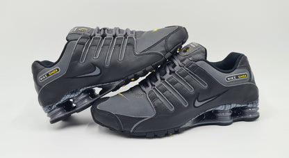 *TOP* 2012 Nike Shox NZ schwarz Gr. UK 7,5 / EUR 42