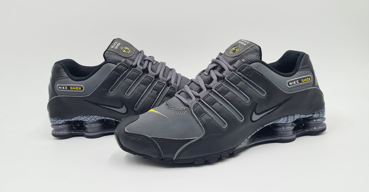 *TOP* 2012 Nike Shox NZ schwarz Gr. UK 7,5 / EUR 42