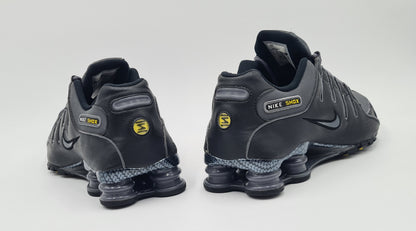 *TOP* 2012 Nike Shox NZ schwarz Gr. UK 7,5 / EUR 42