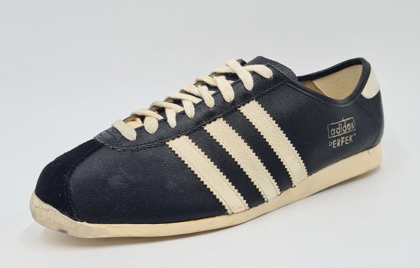 *NEU* Vintage 1960er Adidas Perfekt Yugoslavia UK 8 / EUR 42