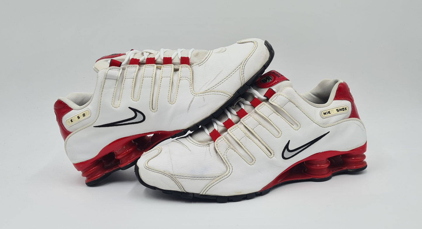 *Ordentlicher Zustand* 2019 Nike Shox R4 Weiß University Red Gr. UK 8,5 / EUR 43