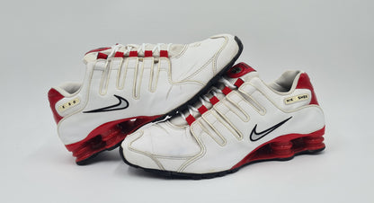 *Ordentlicher Zustand* 2019 Nike Shox R4 Weiß University Red Gr. UK 8,5 / EUR 43