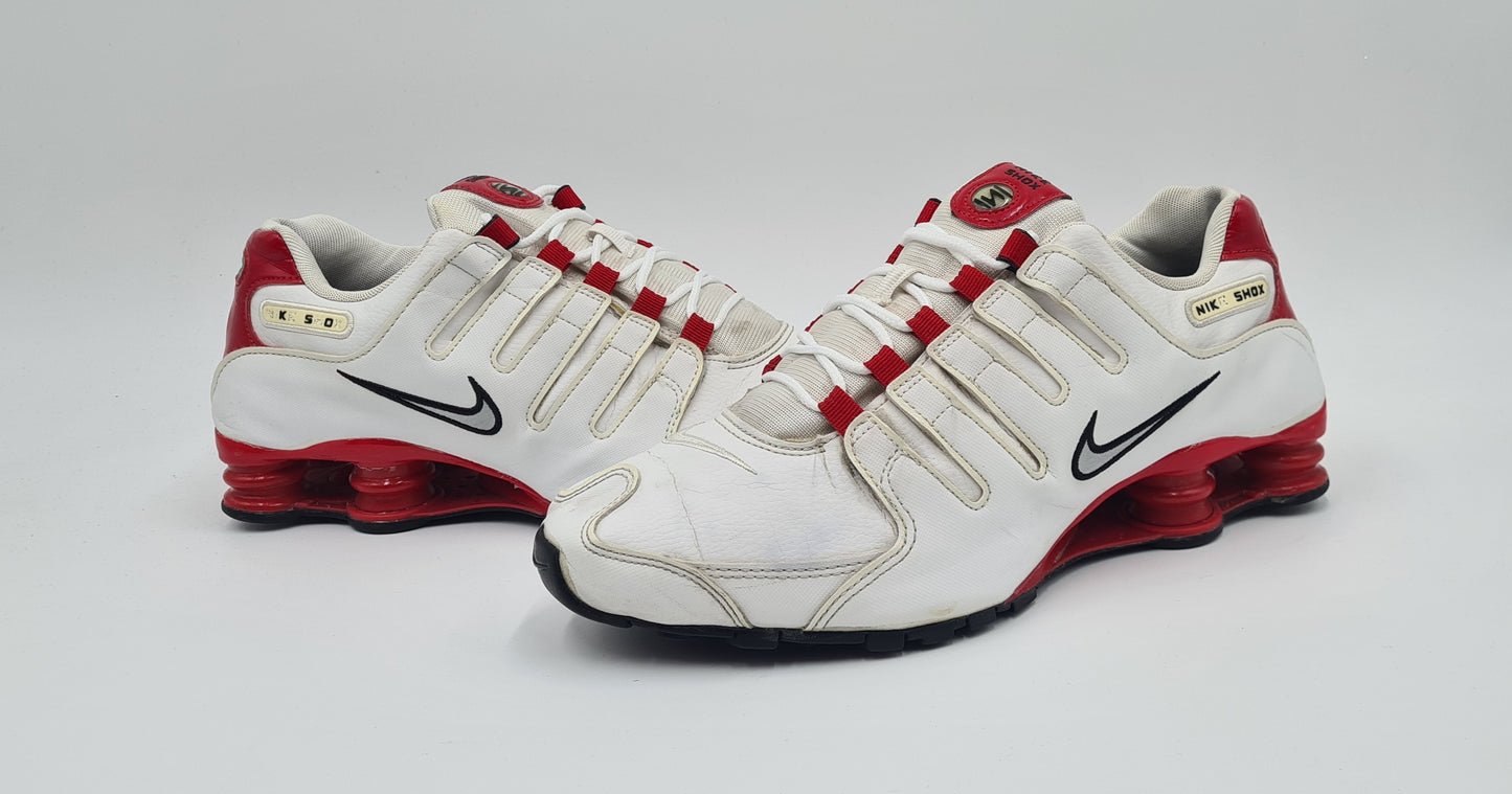 *Ordentlicher Zustand* 2019 Nike Shox R4 Weiß University Red Gr. UK 8,5 / EUR 43