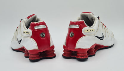 *Ordentlicher Zustand* 2019 Nike Shox R4 Weiß University Red Gr. UK 8,5 / EUR 43