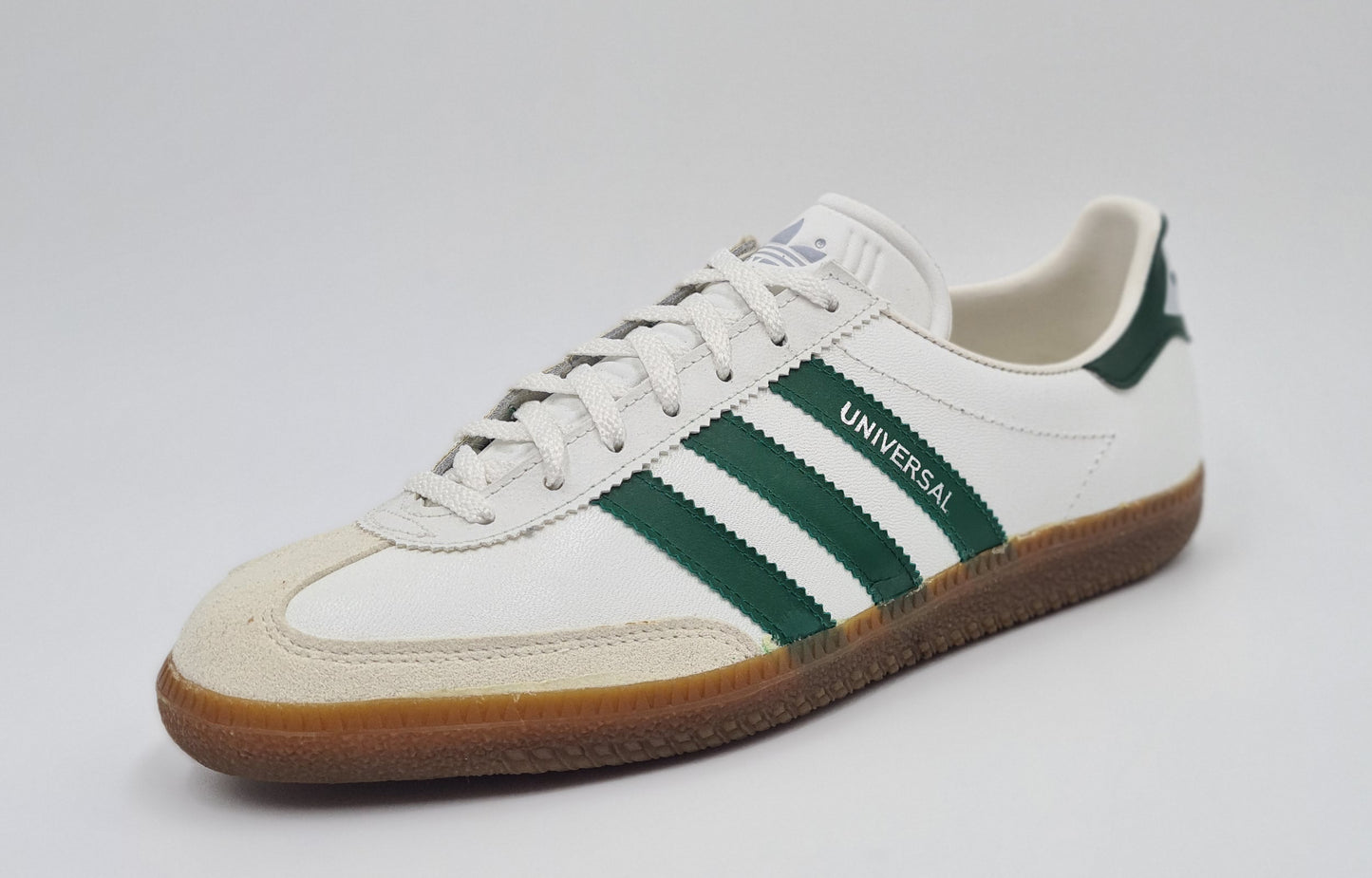 *NEW* Vintage 1980s Adidas Universal with green stripes UK 8 / EUR 42