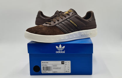 *NEU* Vintage 2011 Adidas München 'Espresso' UK 12 / EUR 47 1/3