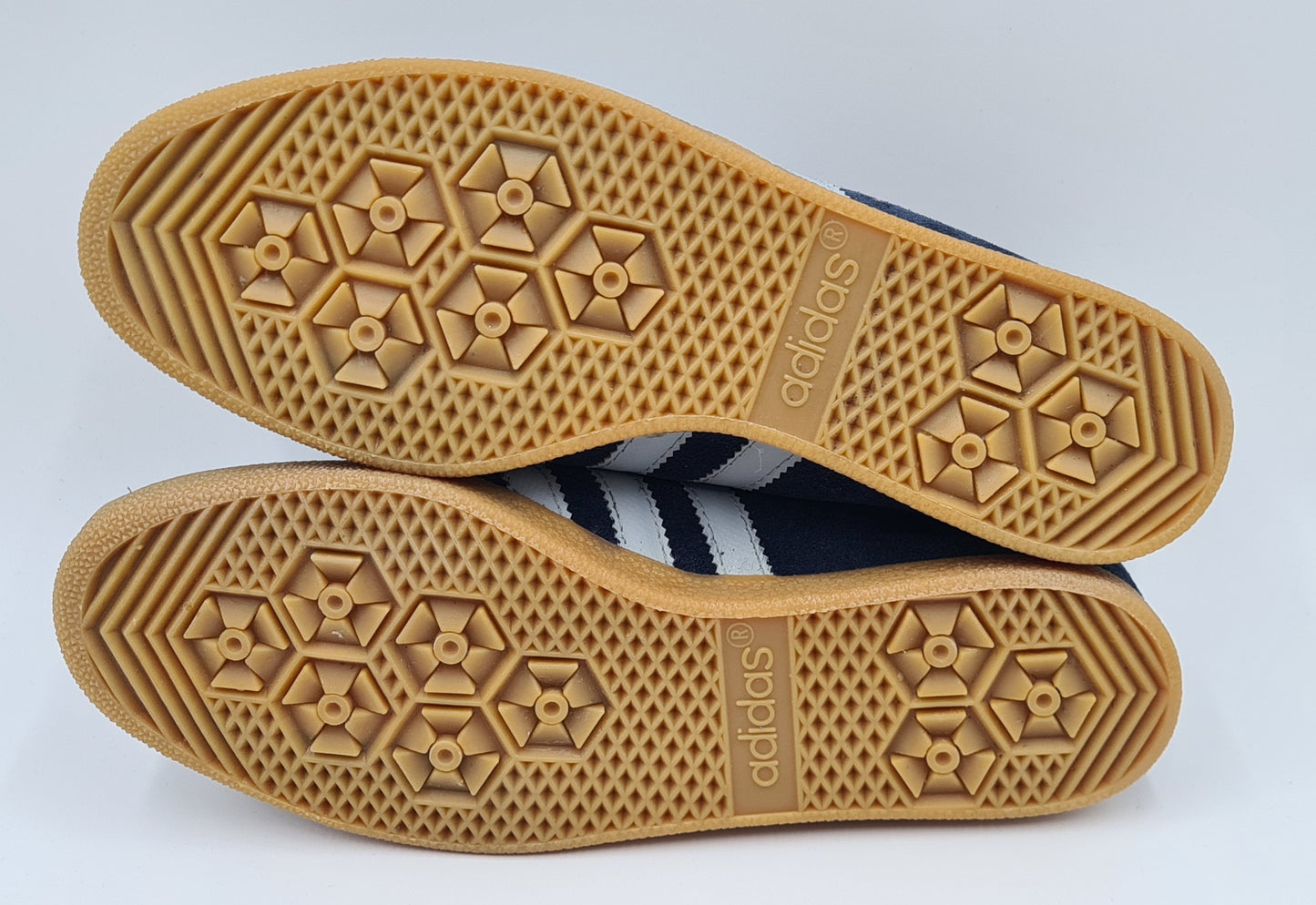 *WIE NEU* Vintage 1980er Adidas Berlin Yugoslavia UK 8 / EUR 42