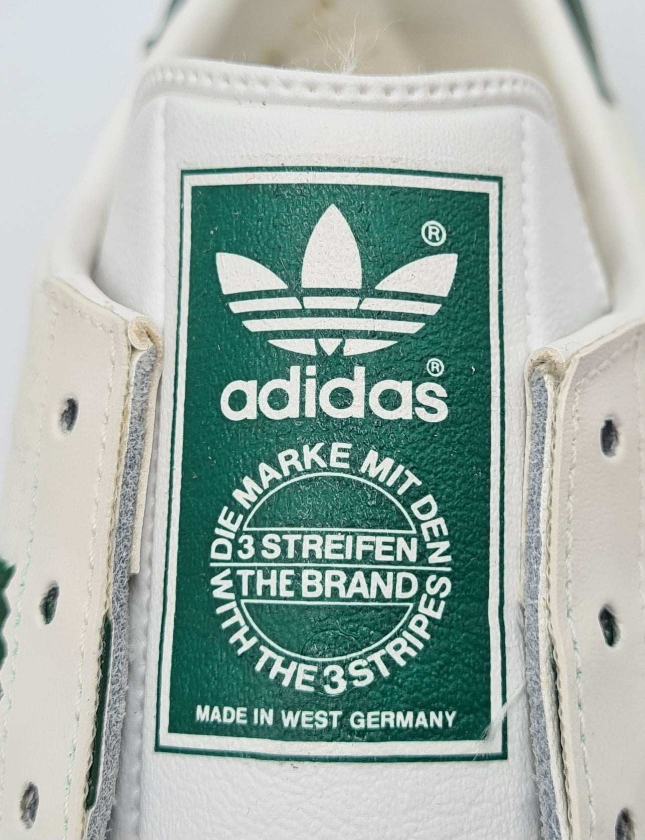 *NEU* Vintage 1980er Adidas Universal Spezial grüne Streifen UK 7,5 / EUR 41 1/3