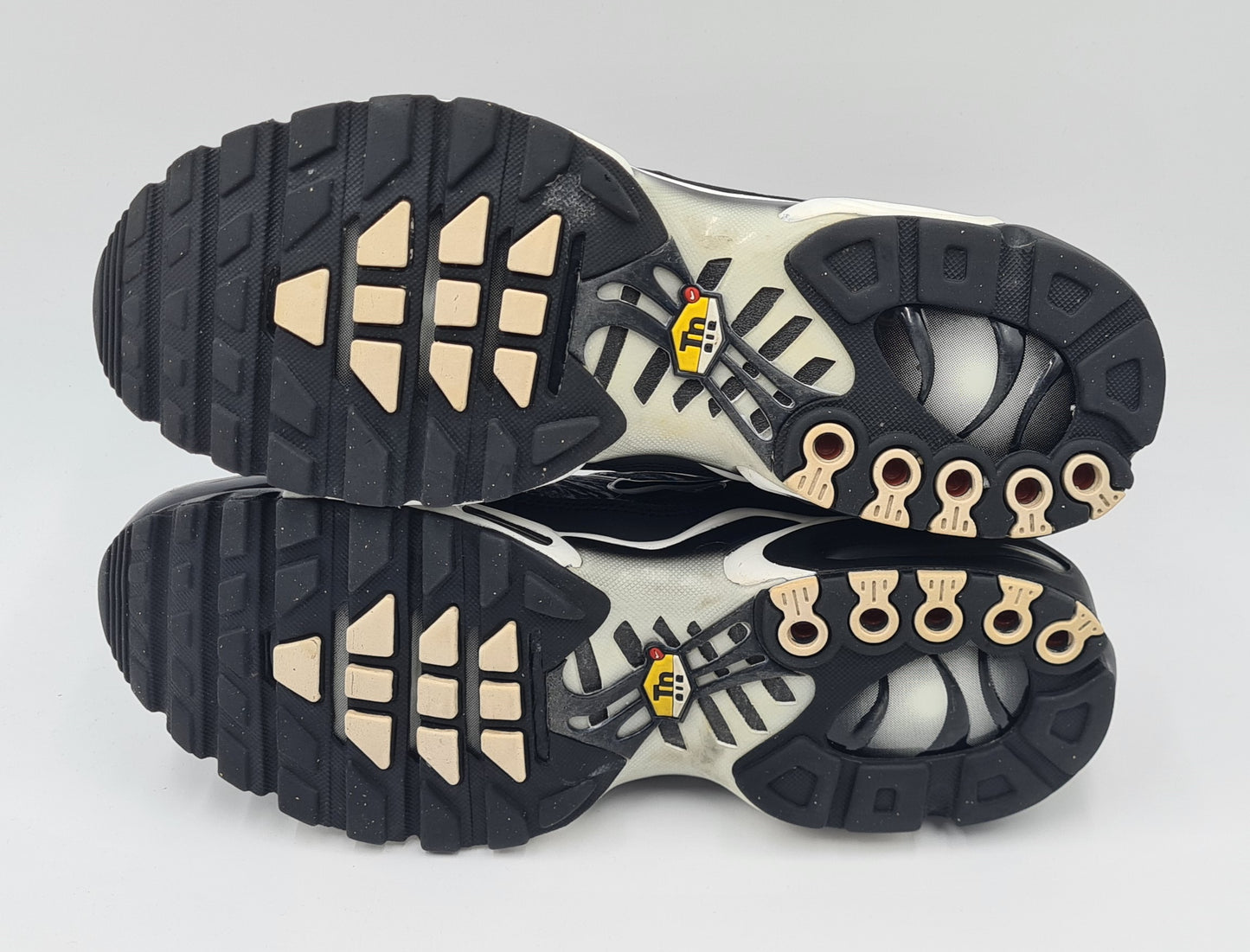 *Guter Zustand* 2021 Nike Air Max Plus TN 'Smoke Grey' Gr. UK 9 / EUR 44