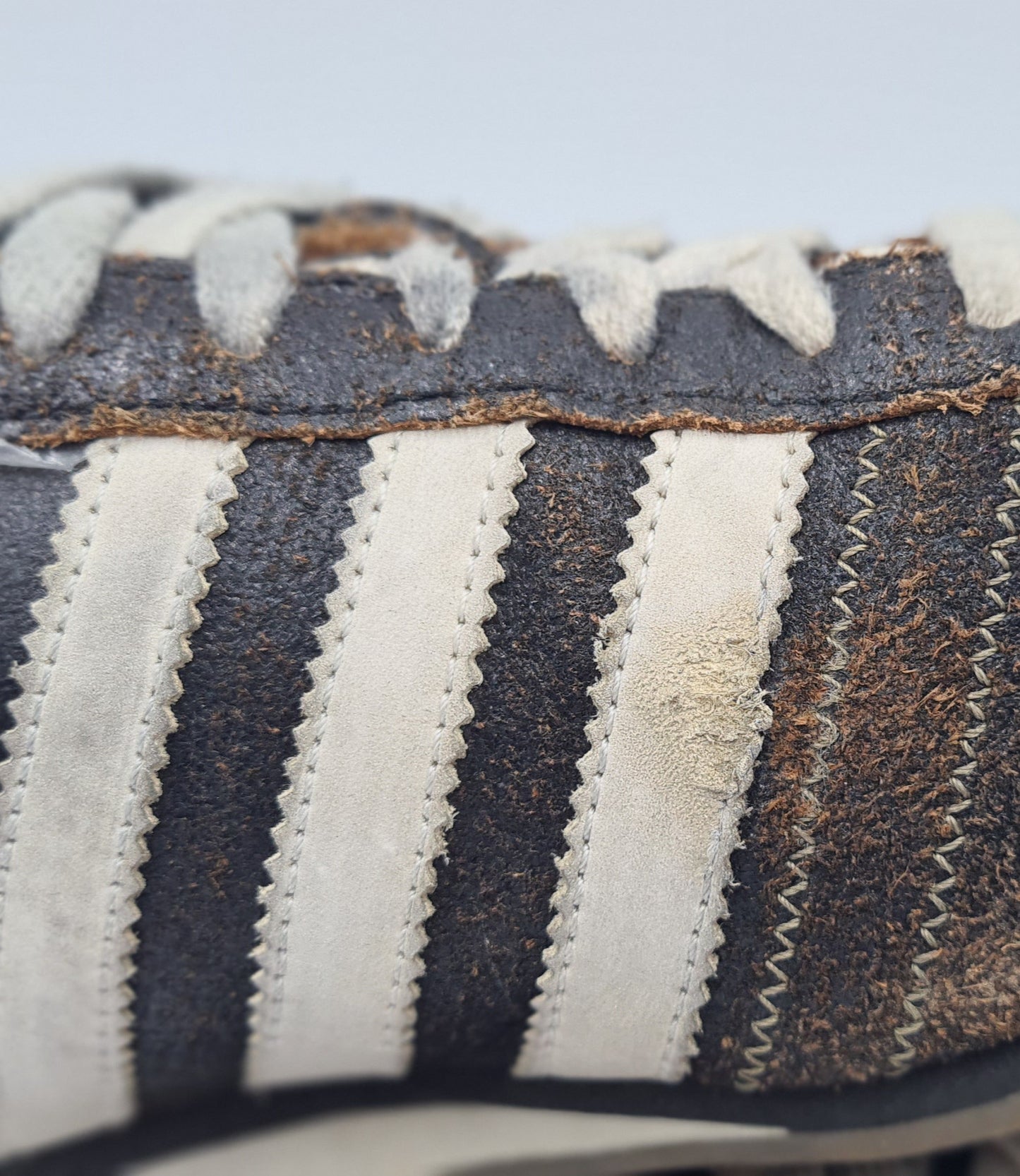 Vintage 2004 Adidas Chile 62 Brown UK 10 / EUR 44 2/3