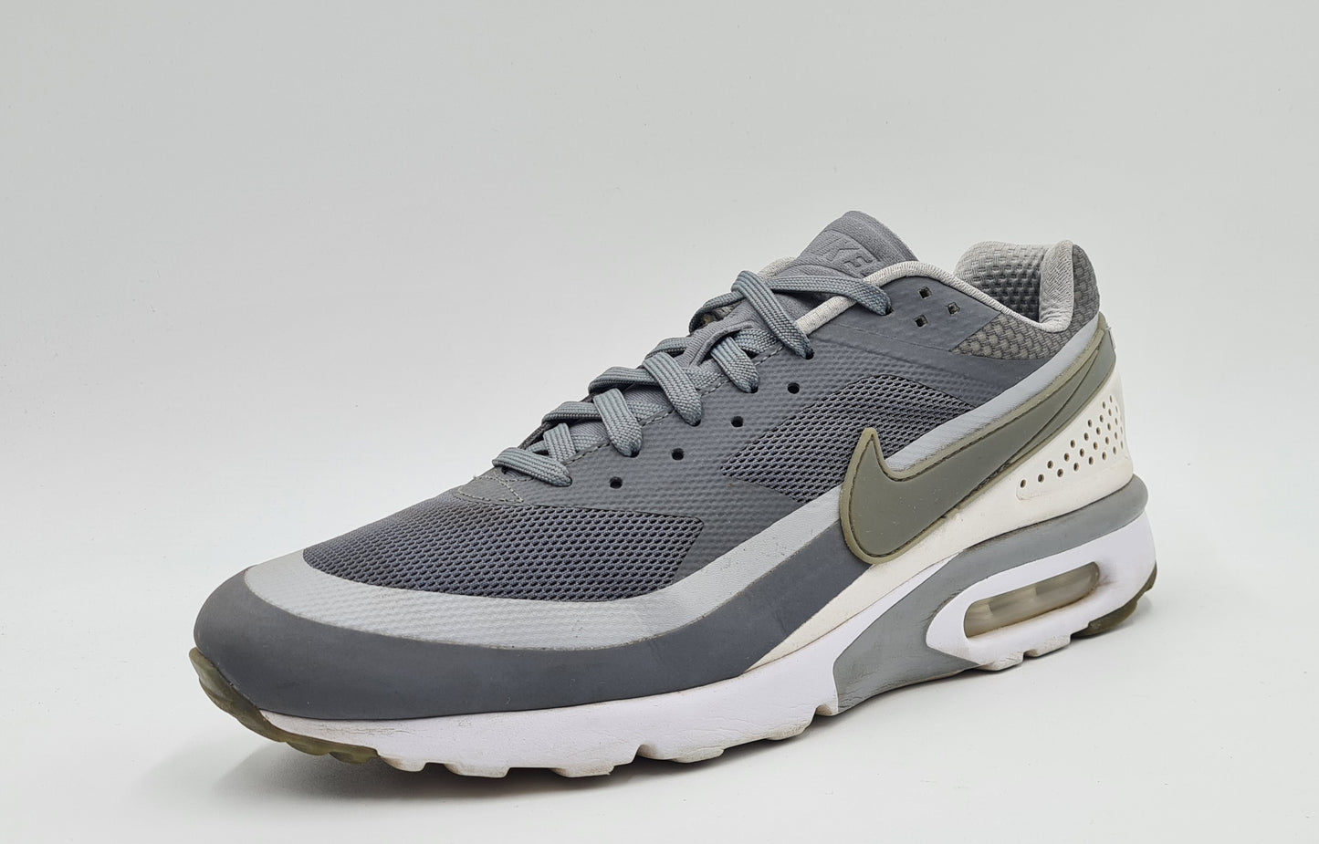 *Guter Zustand* 2015 Nike Air Max Classic BW Ultra Grau Gr. UK 8,5 / EUR 43