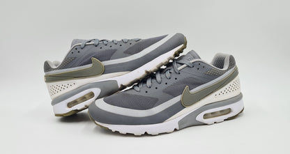 *Guter Zustand* 2015 Nike Air Max Classic BW Ultra Grau Gr. UK 8,5 / EUR 43