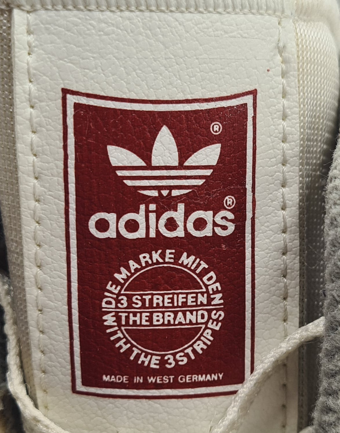 *TOP* Vintage 1980er Adidas Handball Hi UK 9,5 / EUR 44