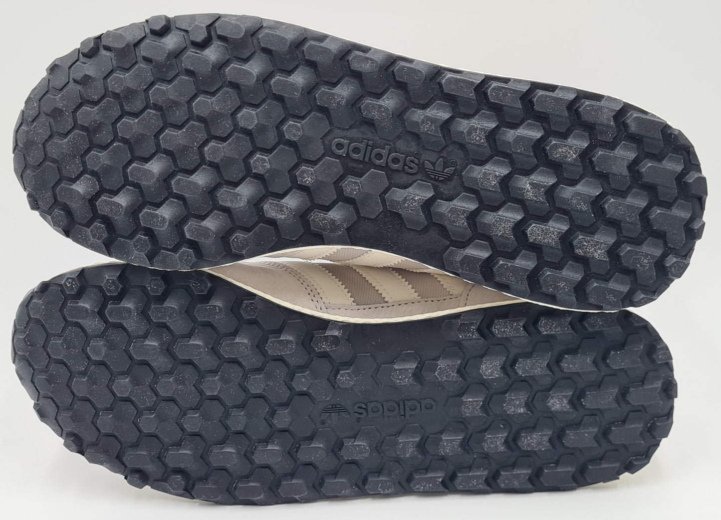 *NEU* 2019 Adidas Forest Grove (Oregon) Grau Gr. UK 9,5 / EUR 44