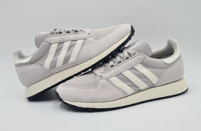*NEU* 2019 Adidas Forest Grove (Oregon) Grau Gr. UK 9,5 / EUR 44