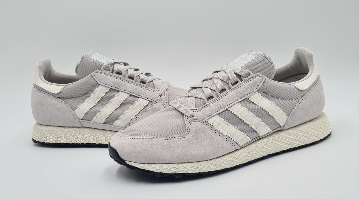 *NEU* 2019 Adidas Forest Grove (Oregon) Grau Gr. UK 9,5 / EUR 44