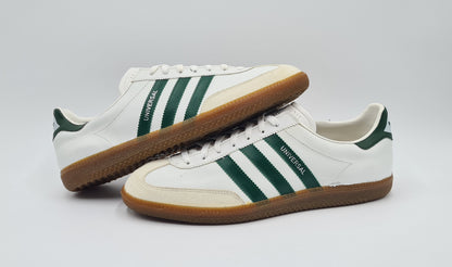 *NEU* Vintage 1980er Adidas Universal mit grünen Streifen UK 9 / EUR 43 1/3