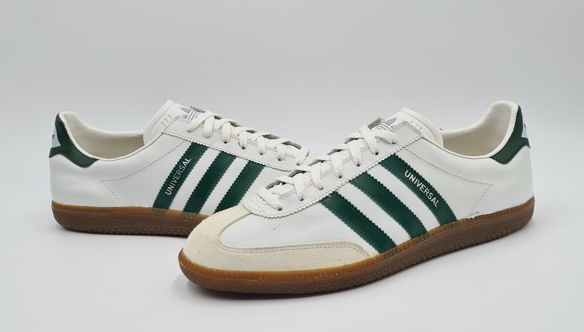 *NEU* Vintage 1980er Adidas Universal mit grünen Streifen UK 9 / EUR 43 1/3