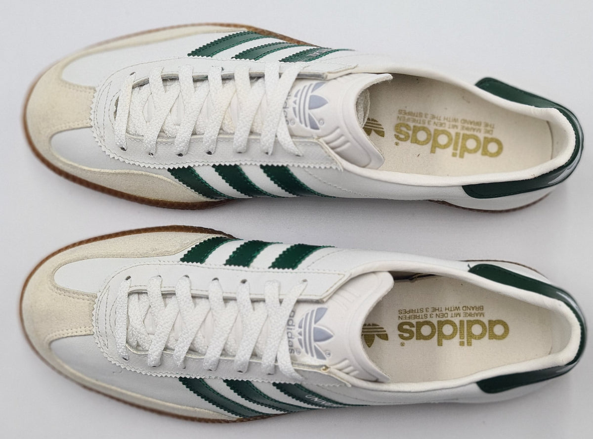 *NEU* Vintage 1980er Adidas Universal mit grünen Streifen UK 9 / EUR 43 1/3